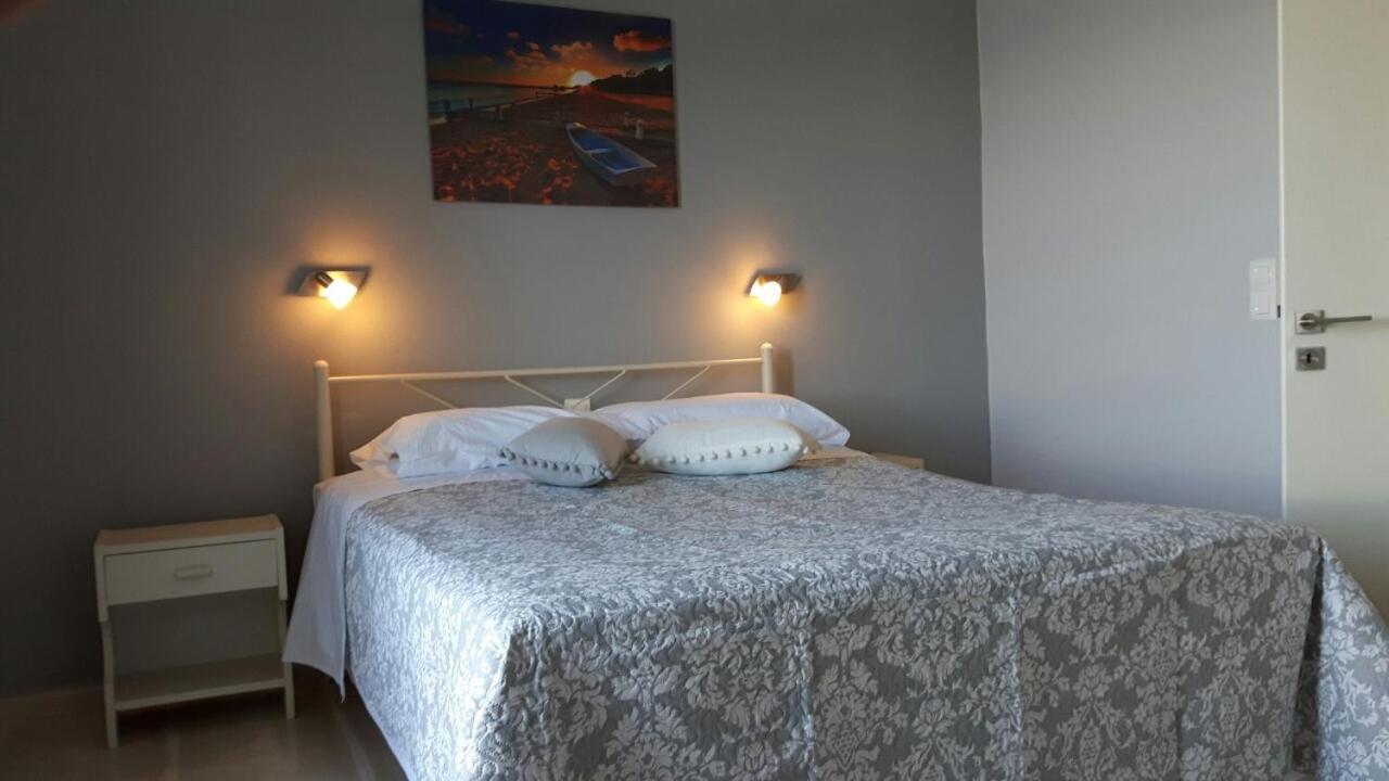 Apartment George's Sea View Mesongi